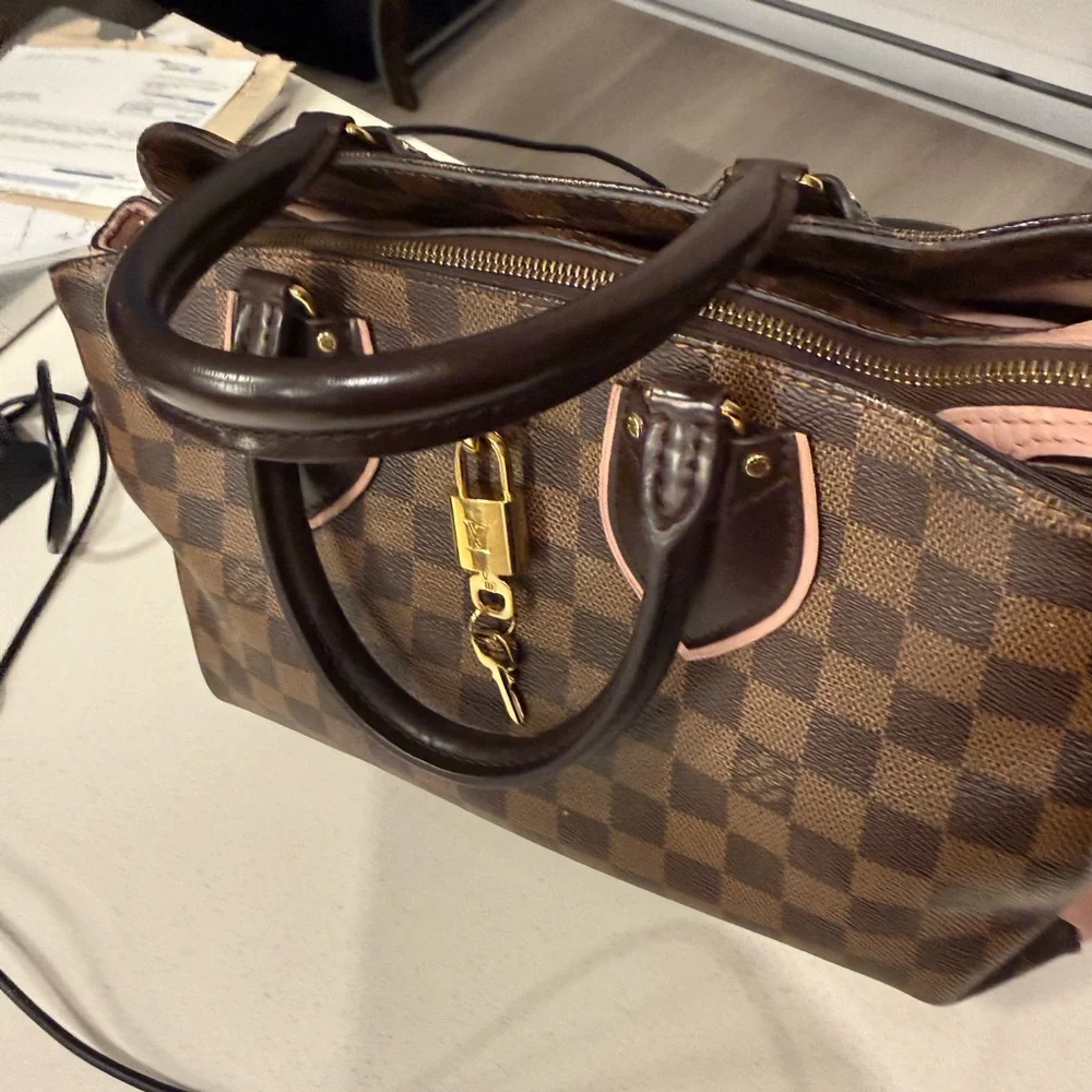 Elegant Brown and Pink Checkered Handbag - Picture 7 of 10